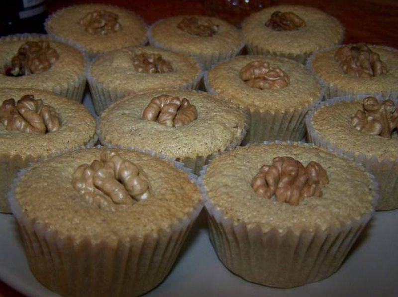 Meggyes-diós muffin