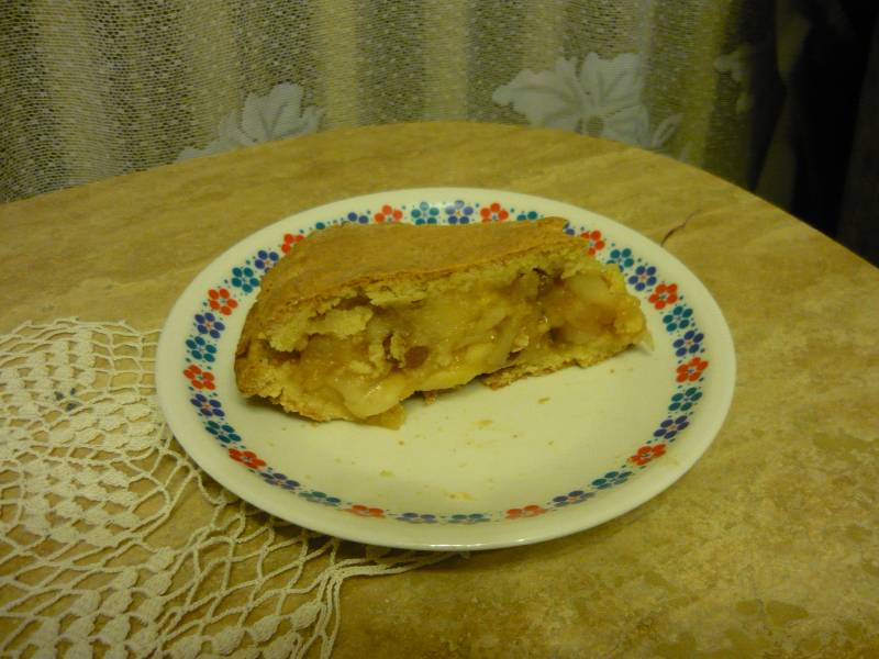Almás-diós-mazsolás pite