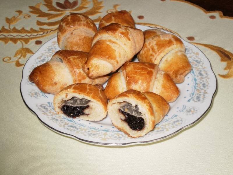 Tepertős szilvalekváros kifli