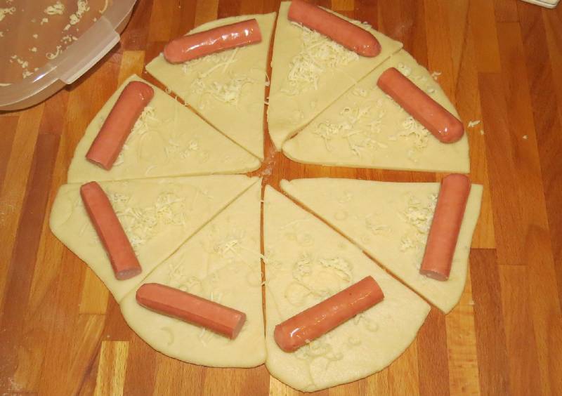 Kolbásszal töltött kifli