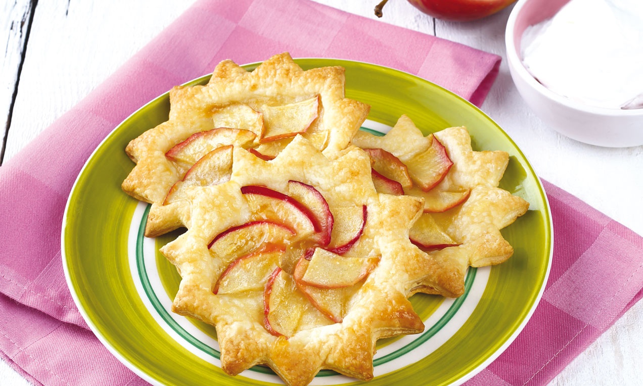 A Kis napraforgók almával látványos húsvéti sütemény, mely vendégváróként is kínálható.