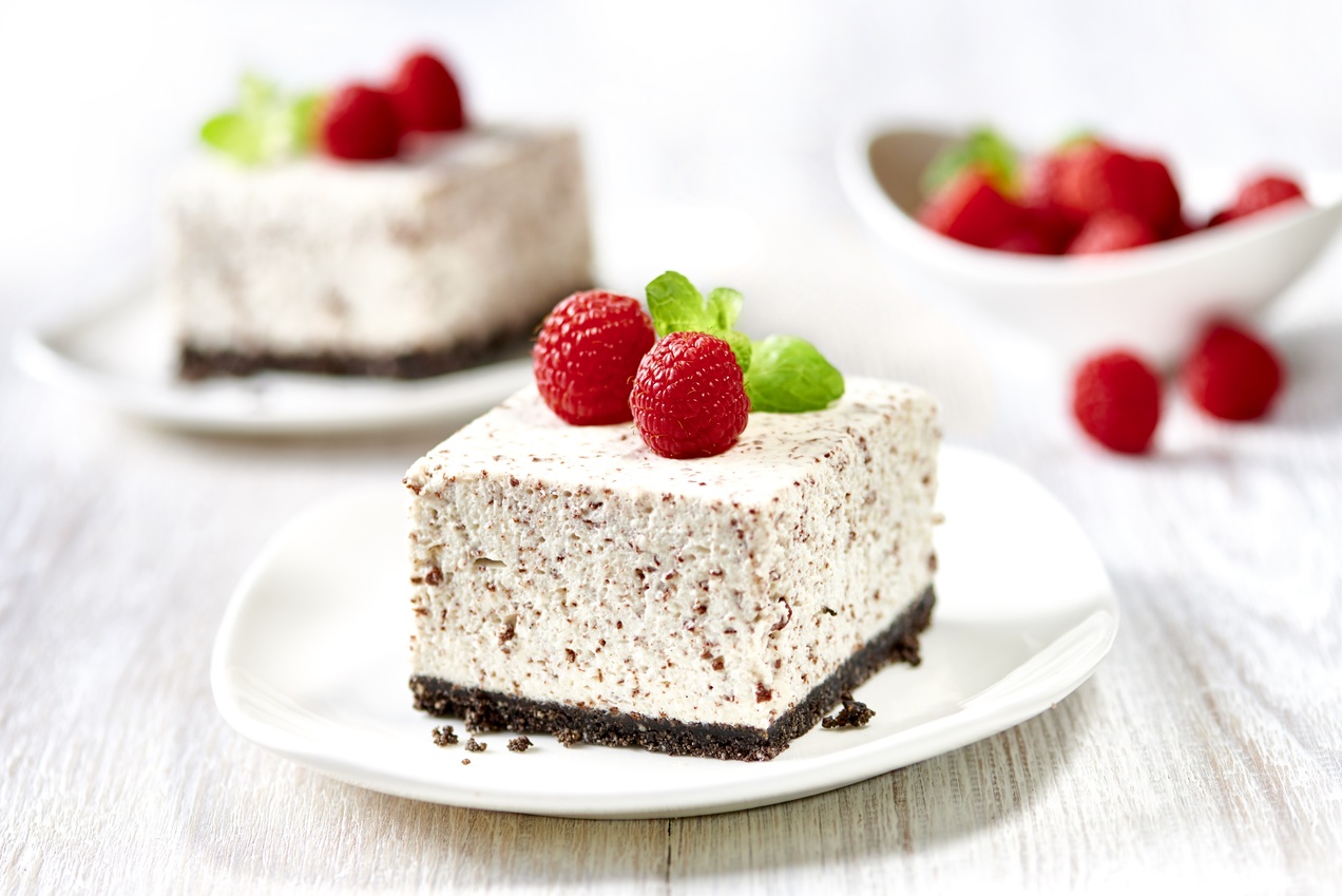 A Vaníliás stracciatella kockák sütés nélkül elkészíthető desszert különlegesség.