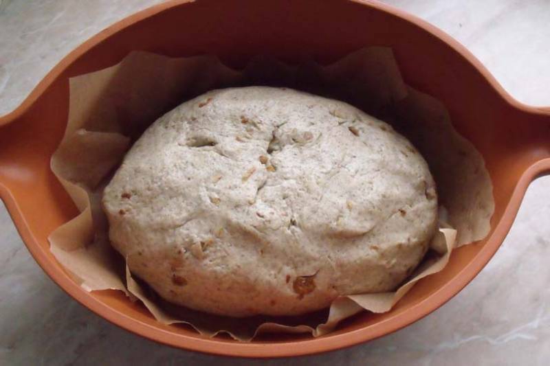 Hagymás kenyér római tálban