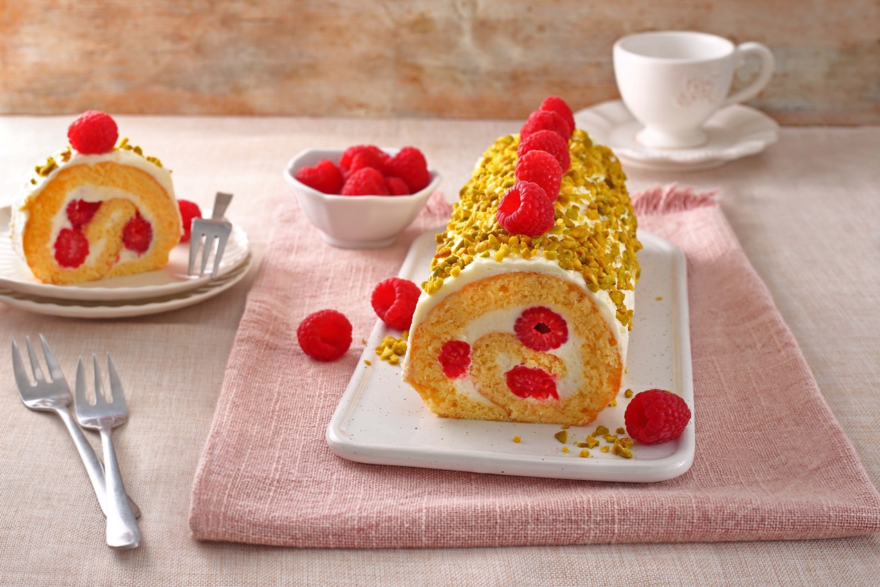 Málnás-mascarponés piskótatekercs