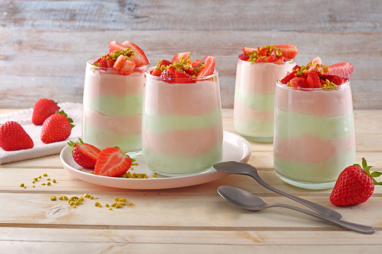 Pisztáciás-epres pohárdesszert