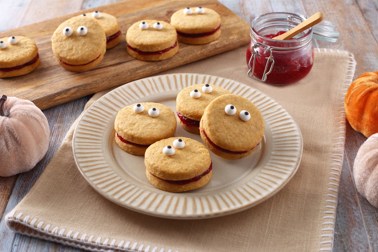 Halloweeni kekszek sütőtökös fűszerkeverékkel