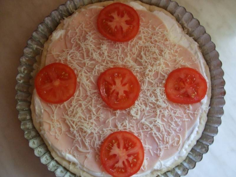 Sonkás-paradicsomos pizza