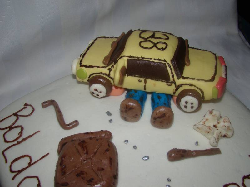 Torta autószerelős