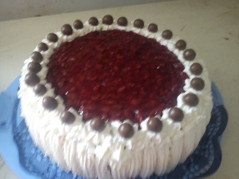 Vaníliás-meggyes-csokis torta