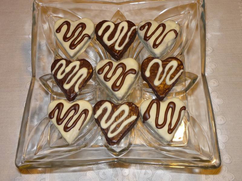 Keksz- szívek csokiruhában