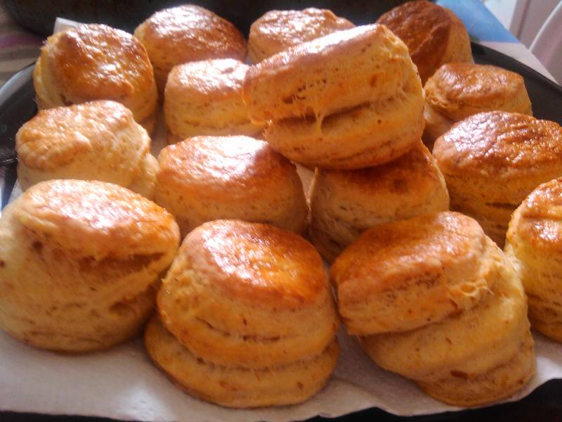 Tepertős leveles pogácsa