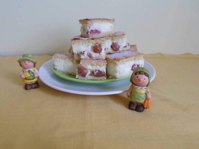 Cseresznyés-tejfölös szelet