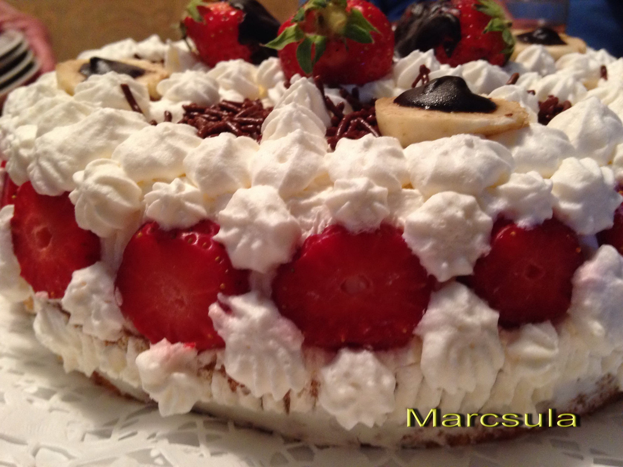 Epres, banános, tejszínes torta